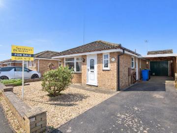 2 bedroom detached bungalow for sale