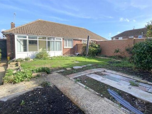 2 bedroom bungalow for sale in Meadow Road, Worthing, West Sussex, BN11