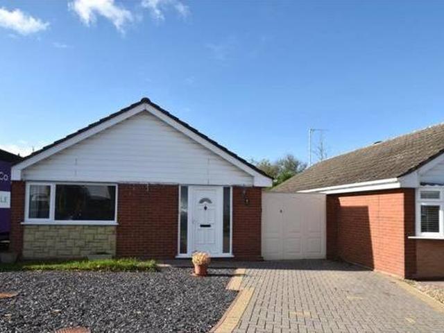 2 bedroom bungalow for sale in Yew Tree Lane Fernhill Heath Worcester Worcestershire WR3