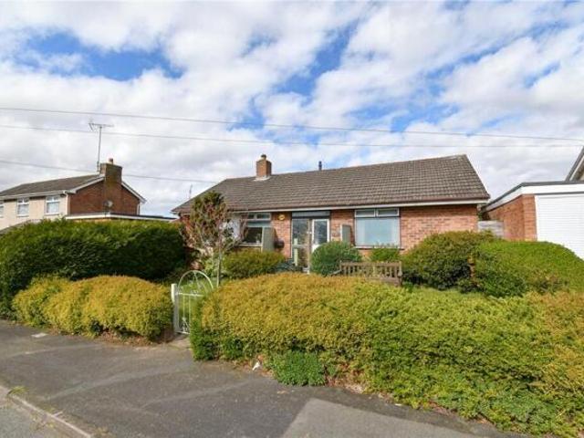 2 Bedroom Bungalow Little Neston Cheshire 101955320