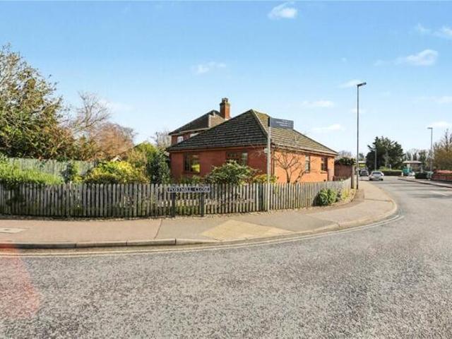 2 Bedroom Bungalow Wymondham Norfolk 101892363