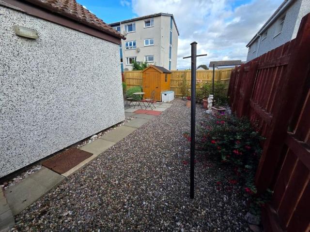 2 bedroom bungalow to rent
