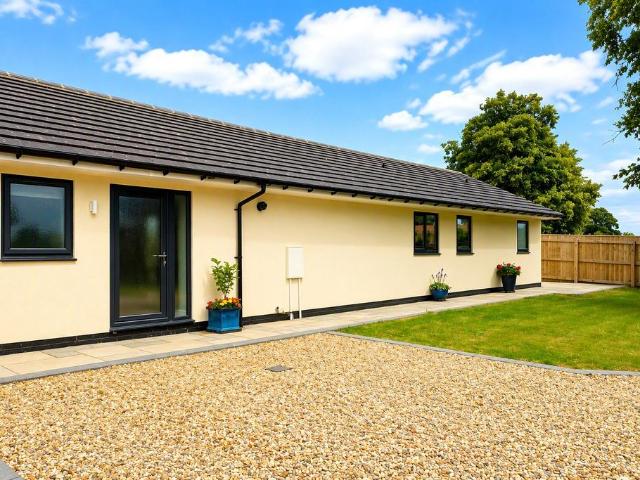 2 bedroom bungalow to rent