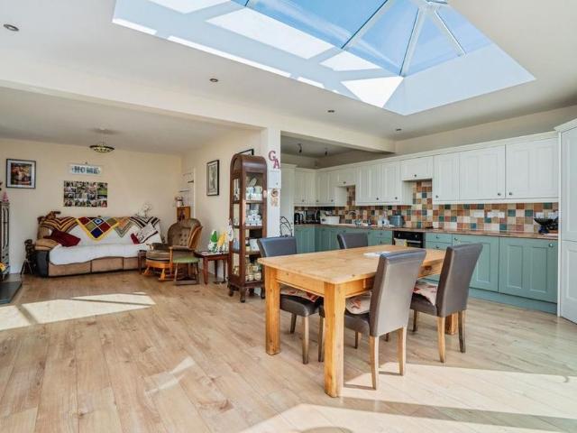 2 bedroom bungalow to rent
