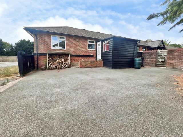 2 bedroom bungalow to rent