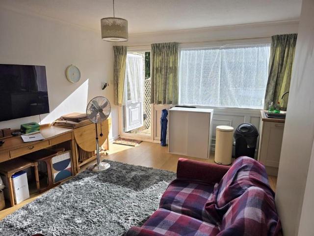 2 bedroom bungalow to rent