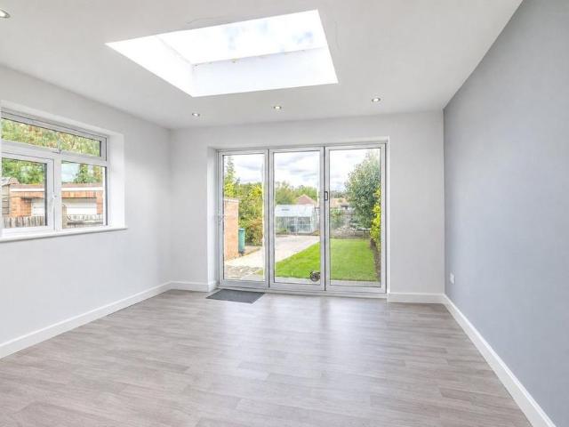 2 bedroom bungalow to rent