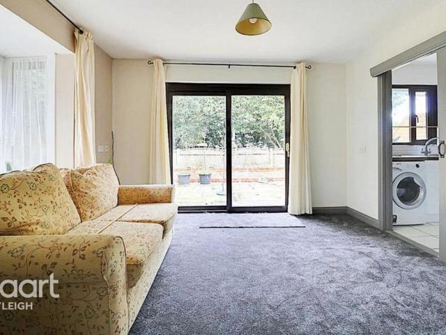 2 bedroom bungalow to rent