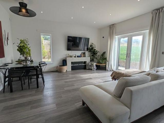 2 bedroom bungalow to rent