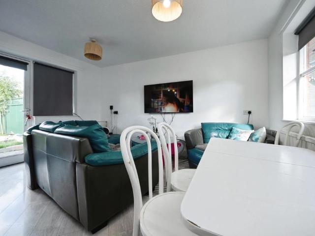 2 bedroom bungalow to rent