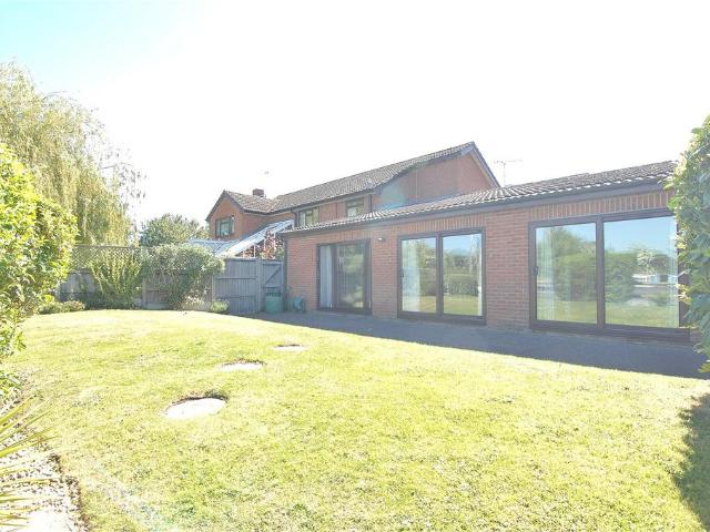 2 bedroom bungalow to rent