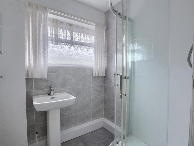 2 bedroom bungalow to rent