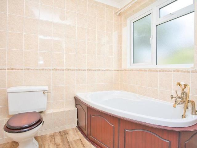 2 bedroom bungalow to rent