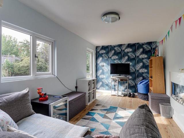 2 bedroom bungalow to rent