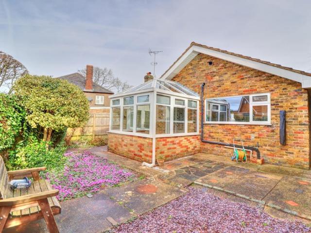 2 bedroom bungalow to rent