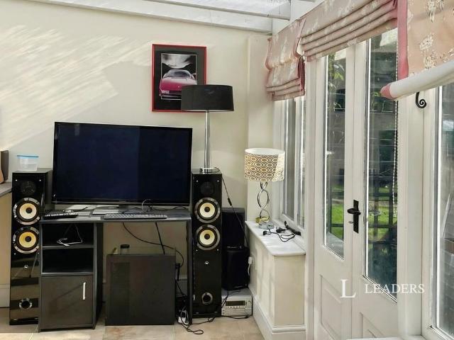 2 bedroom bungalow to rent