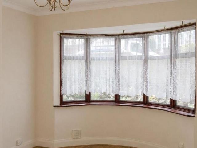 2 bedroom bungalow to rent