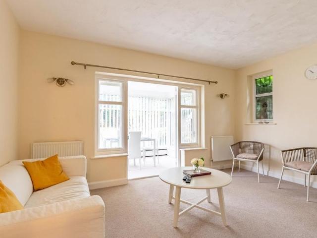 2 bedroom bungalow to rent