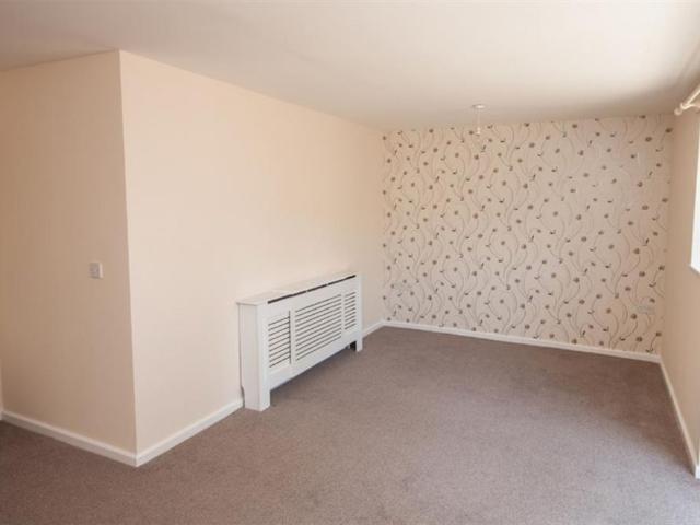 2 bedroom Bungalow To Rent Total Size: 650 SQ FT