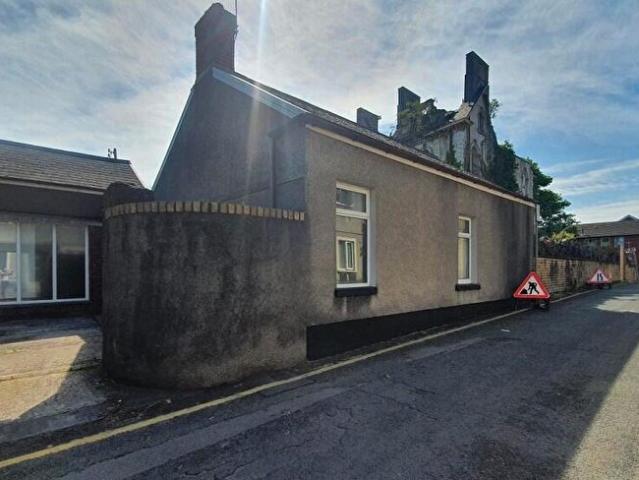 2 Bedroom Bungalow To Rent In Glantawe Street, SA6
