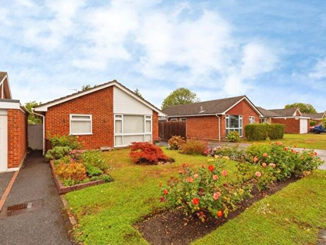 2 Bedroom Bungalow To Rent In Irvine Drive, Stoke Mandeville, Aylesbury, HP22