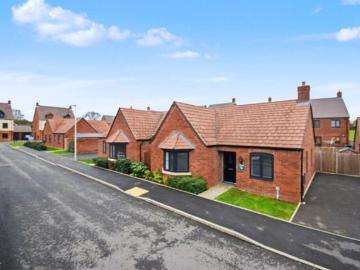2 Bedroom Bungalow Tenbury Wells Worcestershire LS98903398
