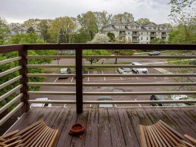 2 bedroom, Burlington VT 05401 105494255