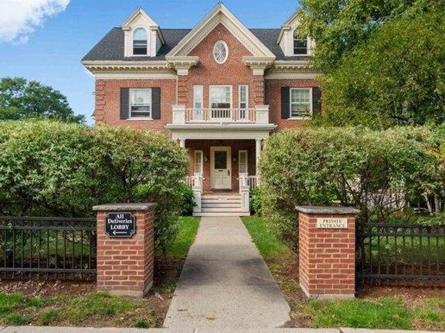 2 bedroom, Burlington VT 05401 106070056