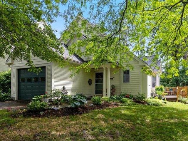 2 bedroom, Burlington VT 05408 104440399