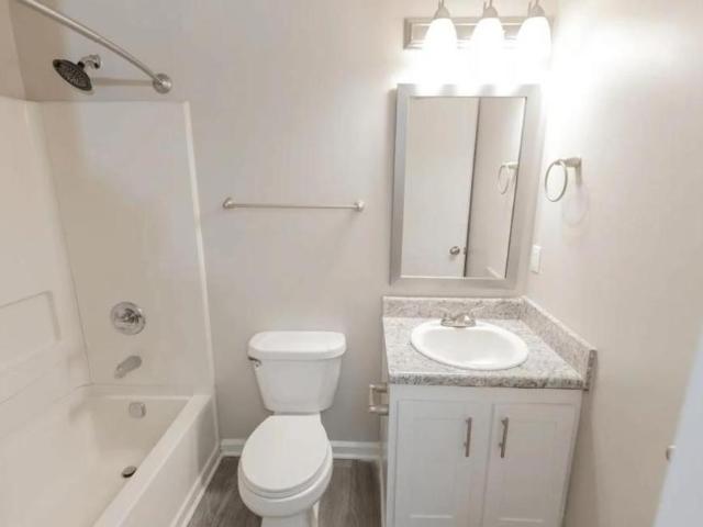 2 bedroom, Burlington NC 27215 106023666