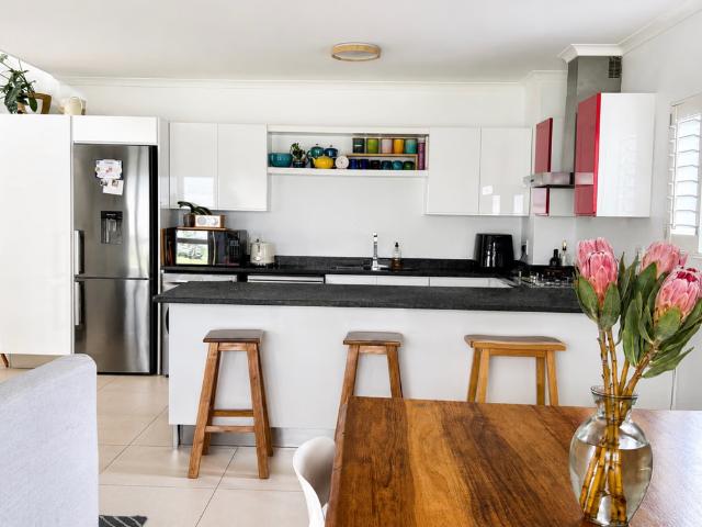 2 Bedroom Gated Estate To Let in Royal Ascot