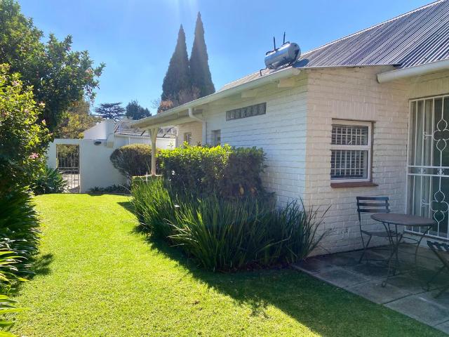 2 Bedroom Garden Cottage To Let in Observatory