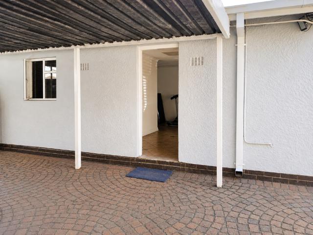 2 Bedroom Garden Cottage To Let in Observatory