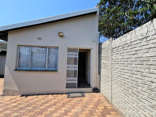 2 Bedroom Garden Cottage To Let in Ashley