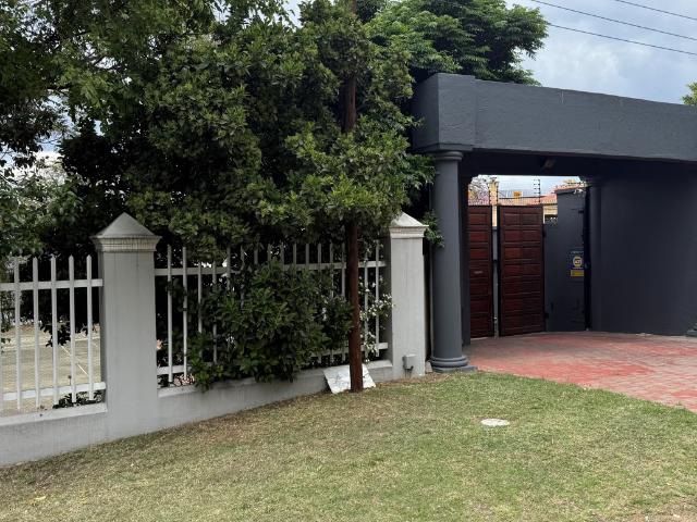 2 Bedroom Garden Cottage To Let in Bryanston