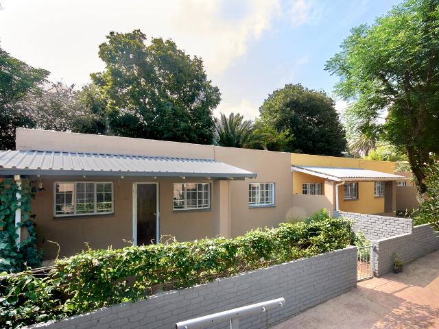 2 Bedroom Garden Cottage To Let in Florida