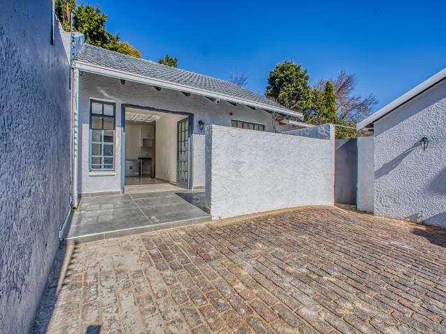 2 Bedroom Garden Cottage To Let in Gallo Manor