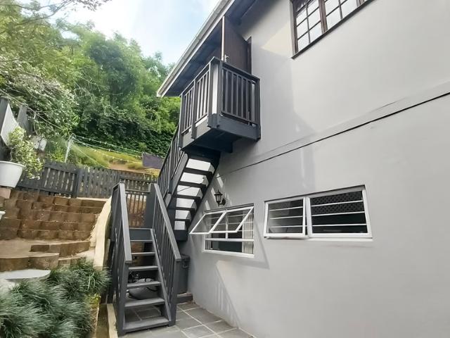 2 Bedroom Garden Cottage To Let in La Lucia