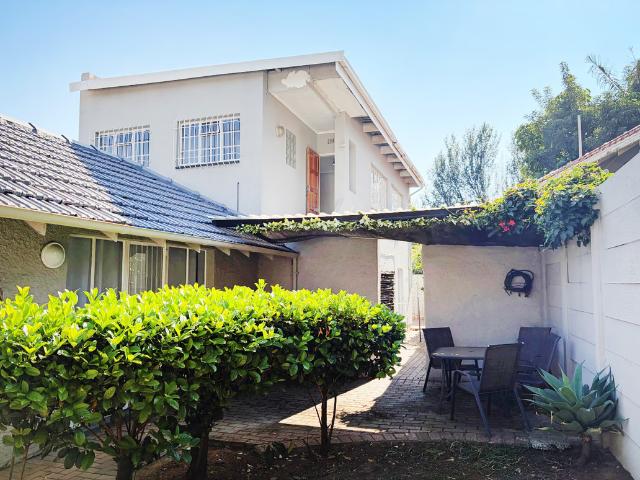 2 Bedroom Garden Cottage To Let in Linden