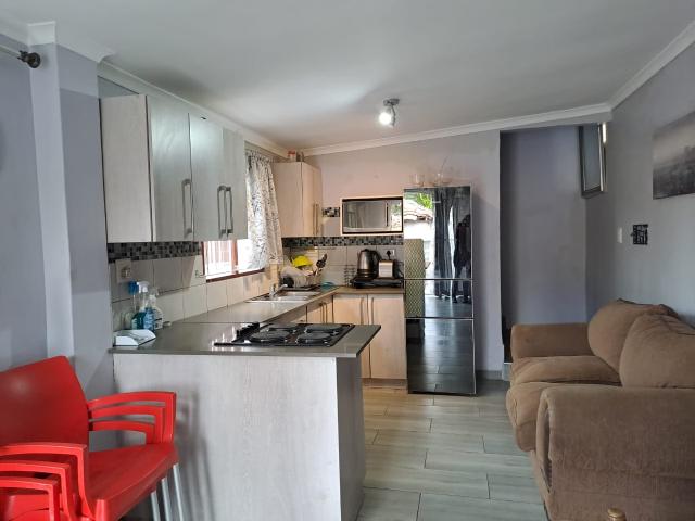 2 Bedroom Garden Cottage To Let in Park Hill