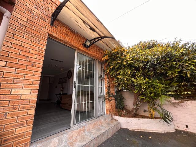 2 Bedroom Garden Cottage To Let in Park Hill