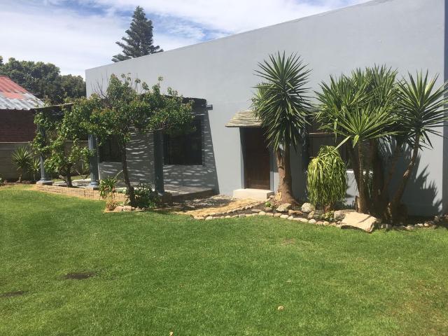 2 Bedroom Garden Cottage To Let in Sandbaai