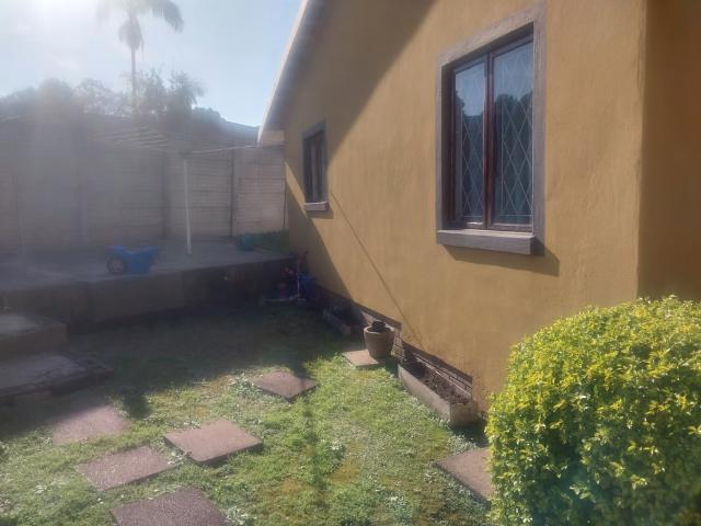 2 Bedroom Garden Cottage To Let in Sarnia