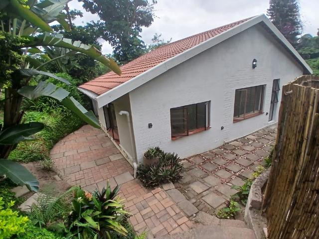 2 Bedroom Garden Cottage To Let in Sarnia