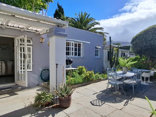 2 Bedroom Garden Cottage To Let in Tokai