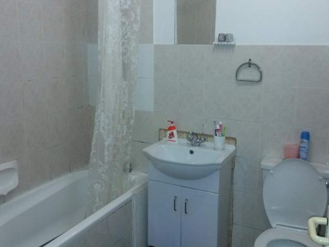 2 BEDROOM GARDEN FLAT IN COMPLEX
