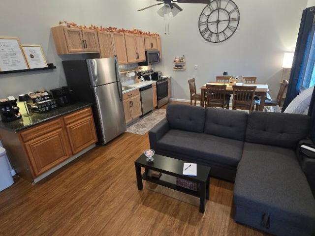 2 bedroom, Gas City IN 46933 105846237