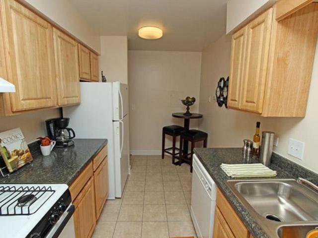2 bedroom, Glen Ellyn IL 60137 94308502