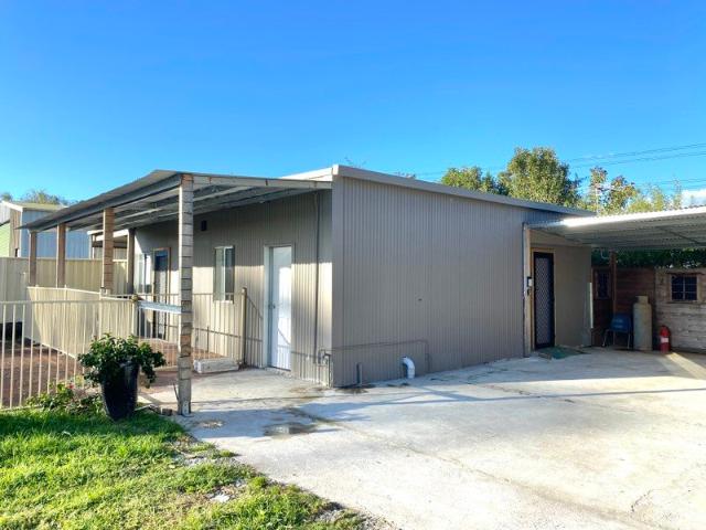 2 Bedroom Granny Flat, 1 Bath and 1 Car Space in Convenient Llandilo Location!