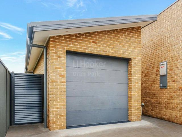 2 Bedroom Granny flat with a garage!